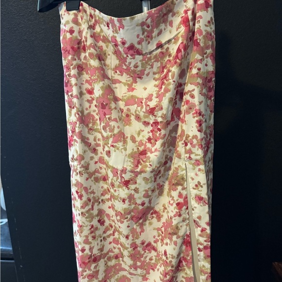LuLus Floral pink and white 2 piece skirt and top size L  and XL (top) - Picture 3 of 10